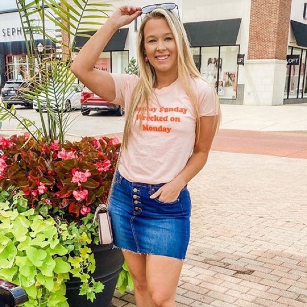 Trendy Sunday Funday Tee Crew neck casual Chic printed tee pink New with tag - Picture 2 of 10